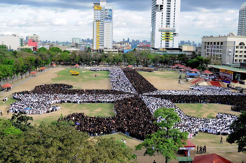 The LARGEST HUMAN DOMINICAN CROSS